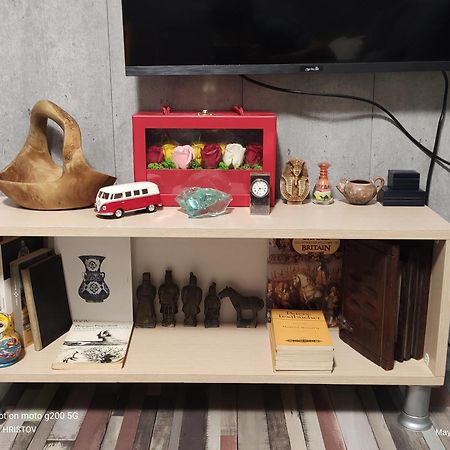 Studio Flat In The Center Of Velikotarnovo,Garibaldi Apartment Veliko Tarnovo Ngoại thất bức ảnh